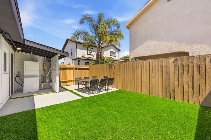 Building Photo - 1382 Grove Ave