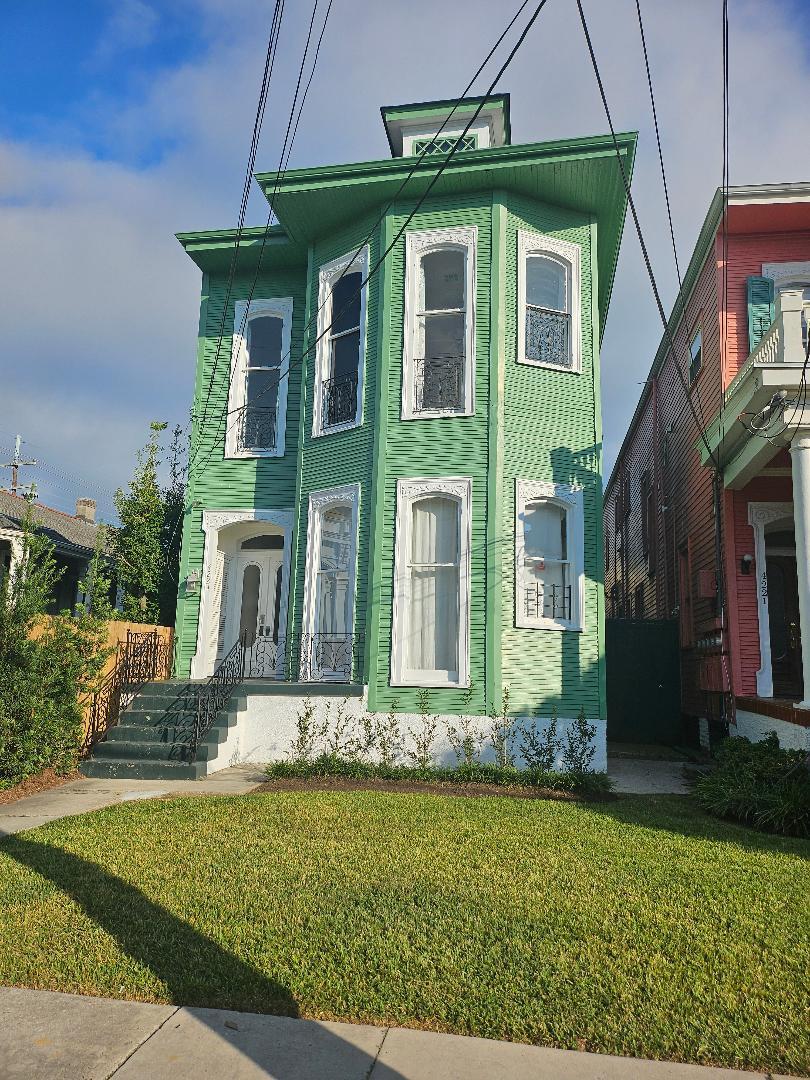 Building Photo - 4223 Prytania St