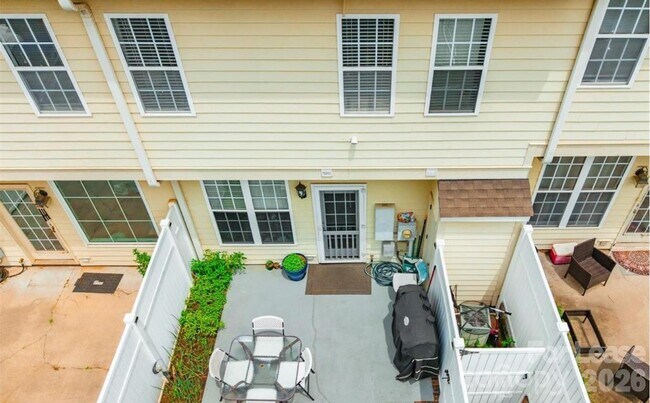 Building Photo - 5623 Fetzer Ave NW