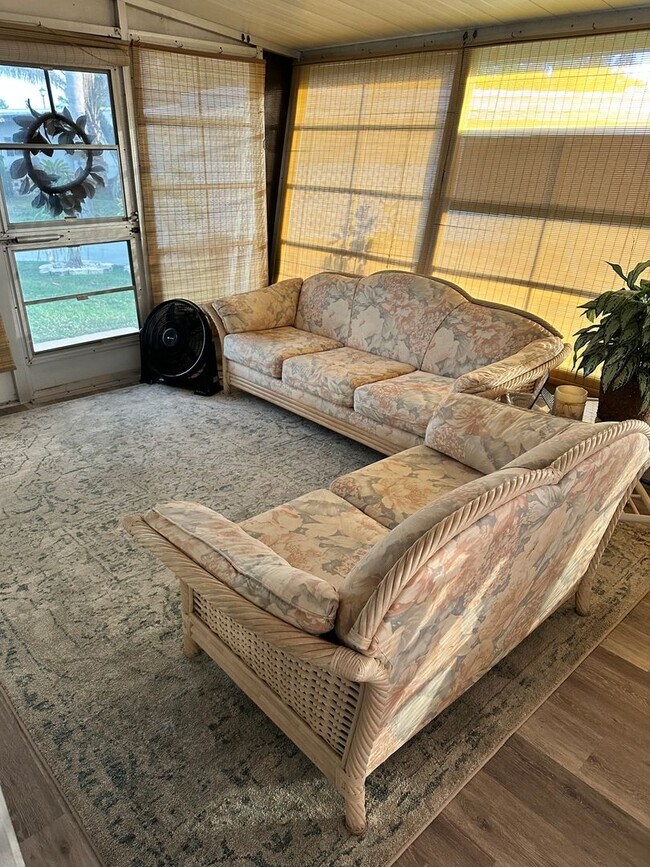 Building Photo - Spacious Home in peaceful Cul-de-sac