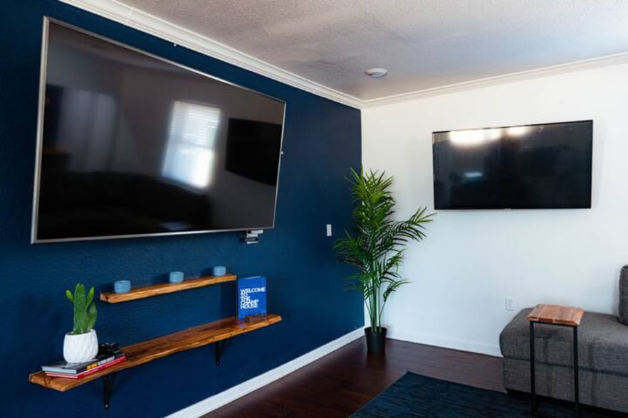 Building Photo - 1011 E Wintergreen Rd