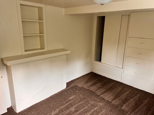 Building Photo - 1471