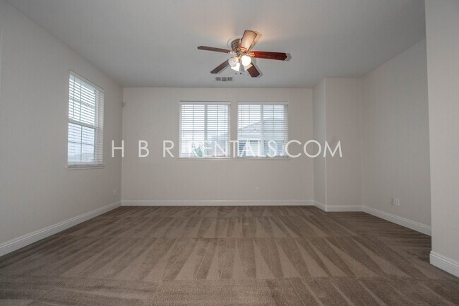 Building Photo - MANTECA RENTAL 4 BEDROOM OUTDOOR PIZZA OVEN in beautiful rear yard