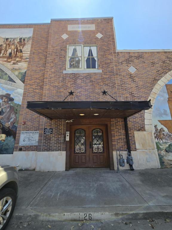 Primary Photo - 204 S Caddo St