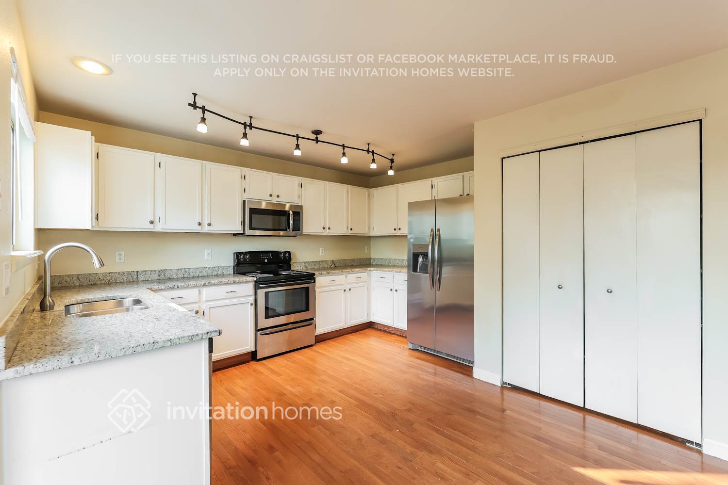 Building Photo - 4992 N Silverlace Dr