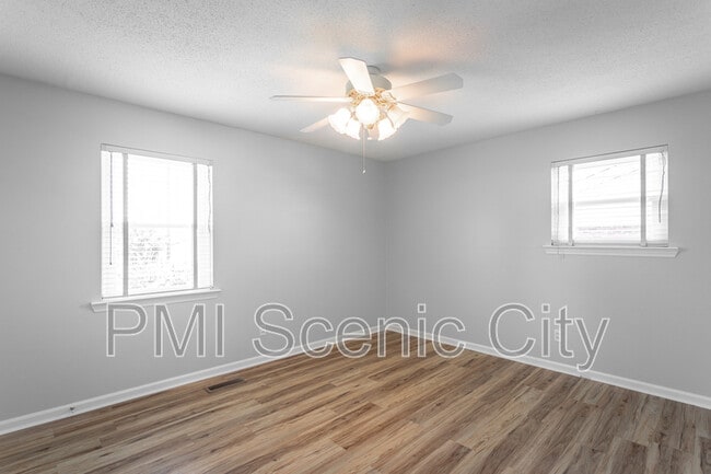 Building Photo - 8140 Holly Crest Dr