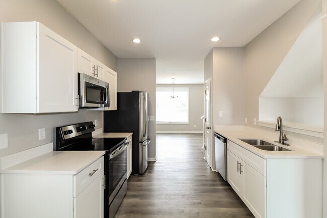 Building Photo - 2462 Raven Cir