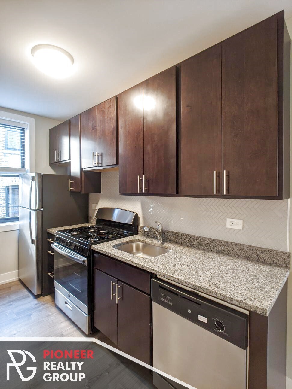Building Photo - 709 W Brompton Ave