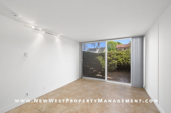 Building Photo - Expansive La Jolla Village 2 Bedroom at De...