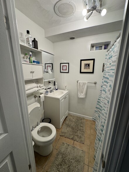 Building Photo - 14 Chelsea St