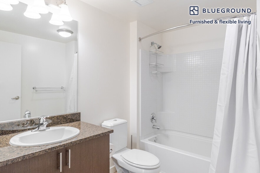 Building Photo - 10349 NE 10th St