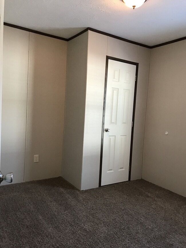 Building Photo - 2 Bedroom 2 Bath