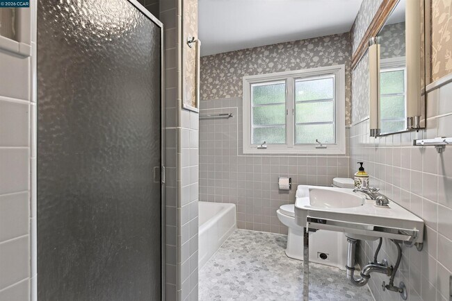 Building Photo - 755 Glenside Dr