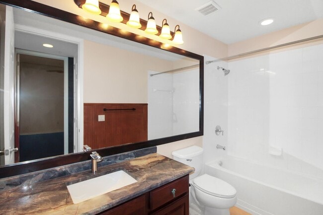 Building Photo - Sarasota National Annual Condo for Rent