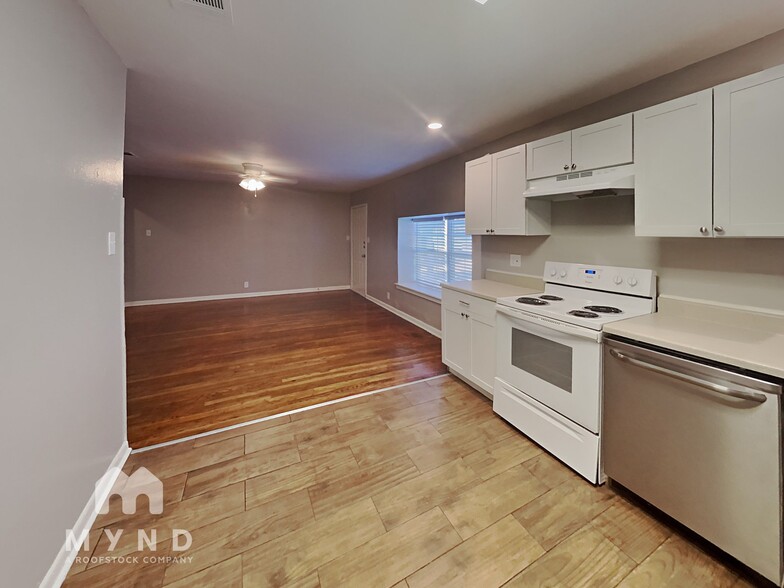 Building Photo - 510 E University Ave