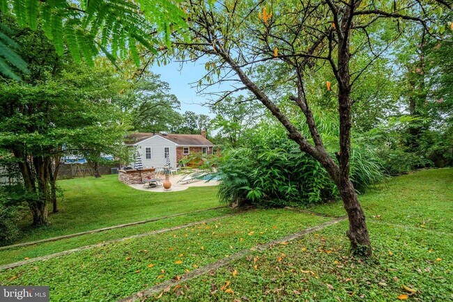 Building Photo - 4213 University Dr