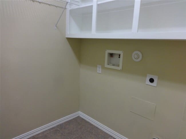 Building Photo - 2610 Dawn River Ln