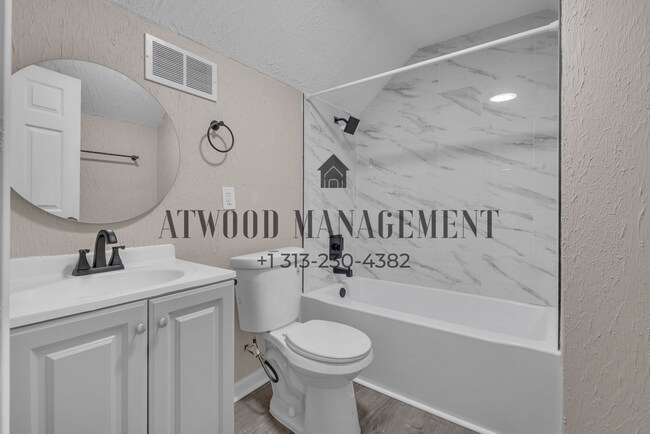 Building Photo - This beautifully updated 4-bedroom, 1-bath single-family home is ready for move-in!