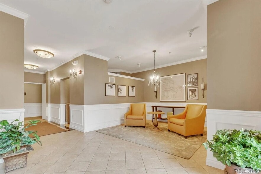 Building entry with private mail room area - 2700 E Cherry Creek South Dr