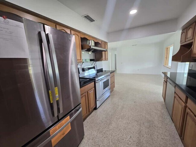 Building Photo - Beautiful Fort Pierce Home – Great Locatio...