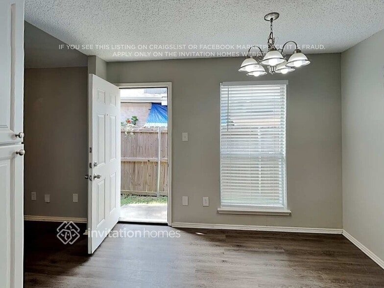 Building Photo - 8037 Iris Cir