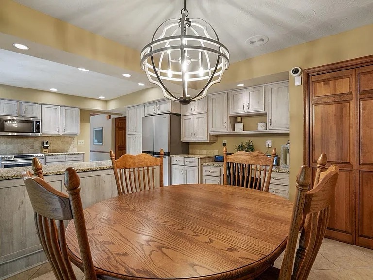 Building Photo - 7832 Country Brook Ln