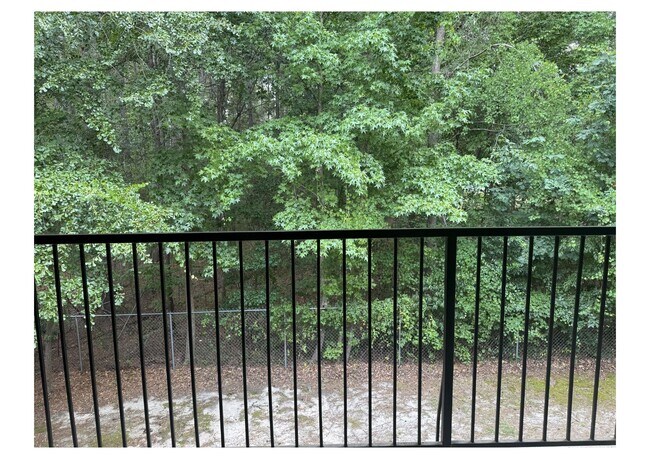 Building Photo - Spacious 2-Bedroom, 2-Bathroom Apartment in Fayetteville