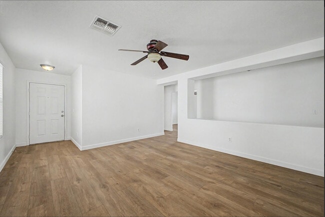 Building Photo - 1112 S Bogle Ct