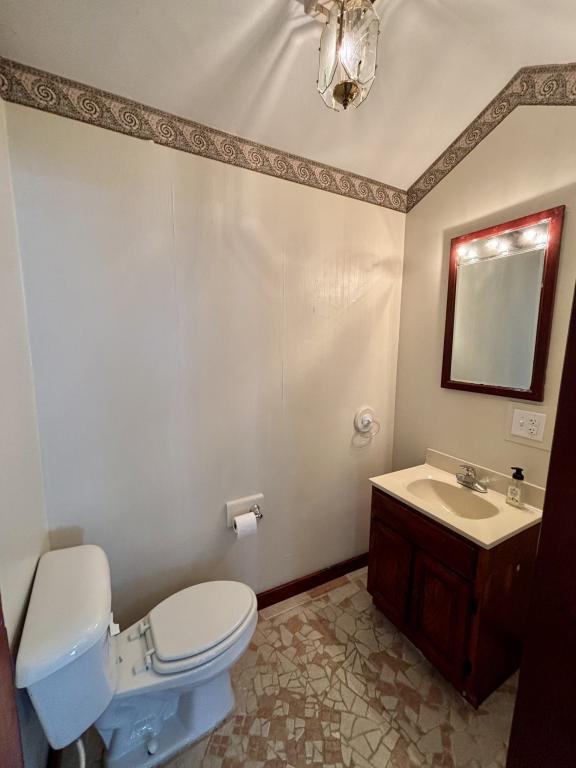 Building Photo - 224 Ramona Dr