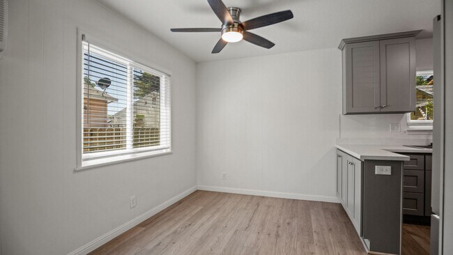 Building Photo - Charming 2 bedroom 1 bath!