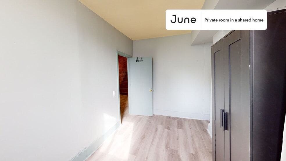 Building Photo - Private bedroom in 5 bed/2 bath Home