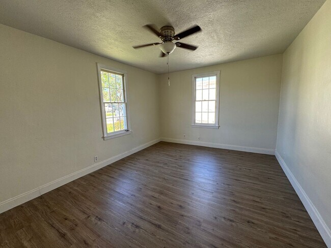 Building Photo - 2 Bedroom / 1 Bath Historic Home on Helvenston St in Live Oak