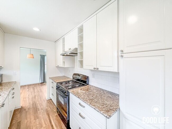 Building Photo - 2104 N Mammoth Pl