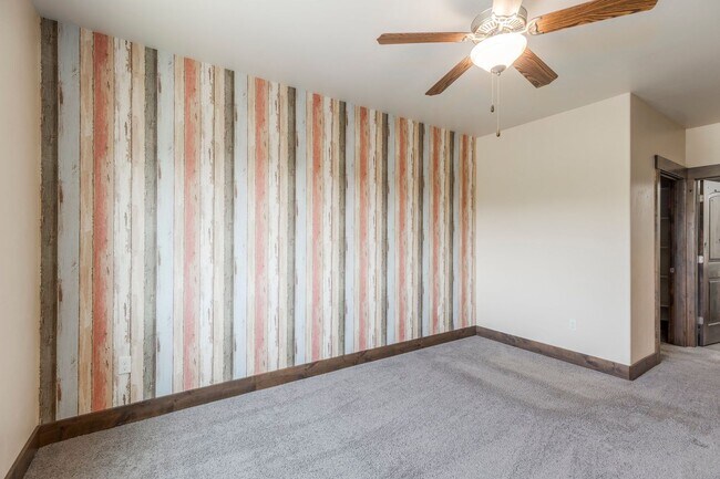 Building Photo - Bright & Spacious 2-Bed Condo in Black Roc...