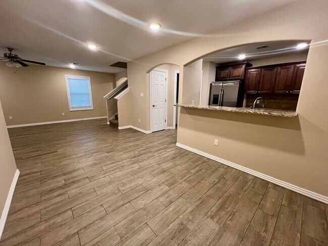Building Photo - Beautiful 3B/2B Townhome in Chaffee Crossi...