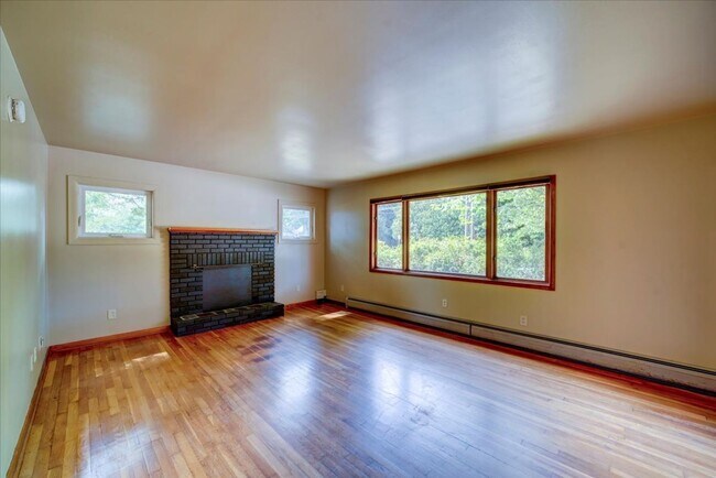 Building Photo - 3 Bedroom Apartment in Burlington VT Avail...