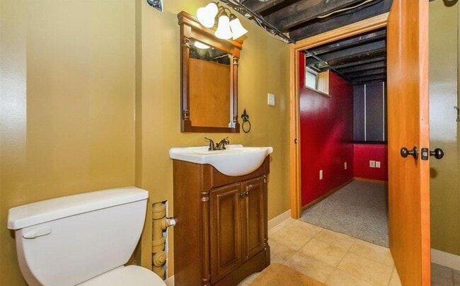 Building Photo - 3 Bedroom/1.5 Bathroom House - Available August 1st, 2025!