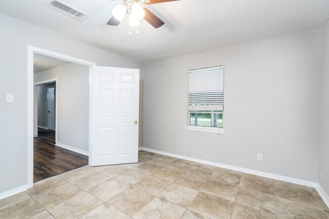 Building Photo - 503 Carrell St