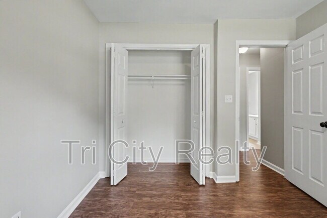Building Photo - 317 Summer Pl