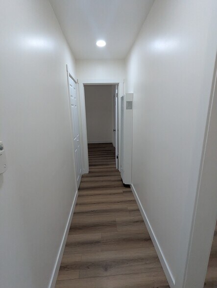 Building Photo - 613 Illinois Ct