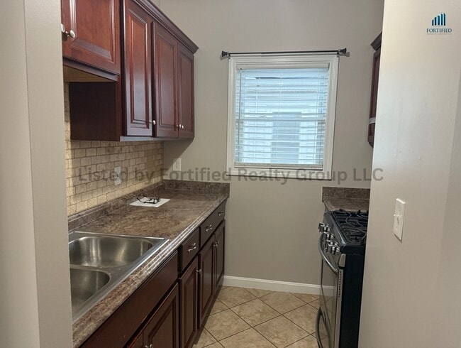 Building Photo - 1232 N Main St