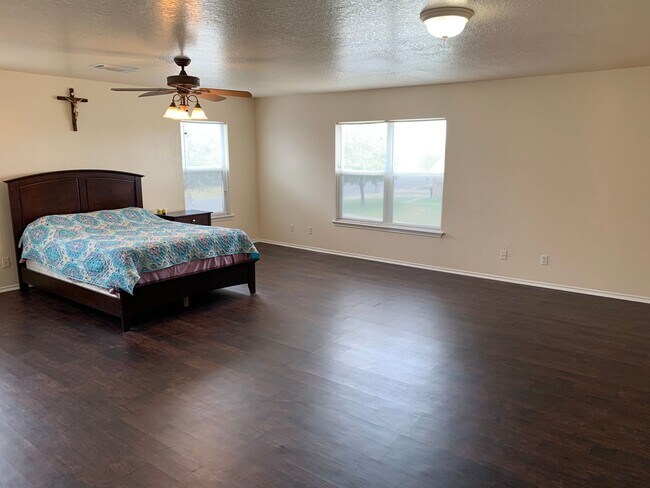 Building Photo - *COMING SOON* 4 Bed | 2.5 Bath | Loft | 2-Car Garage | Covered Patio!