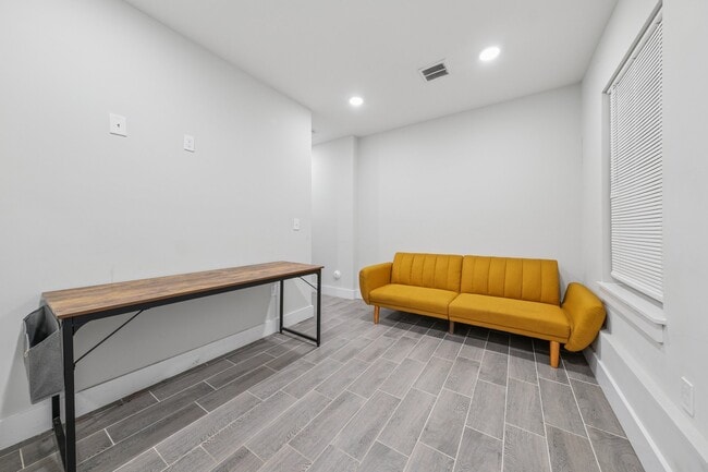 Building Photo - 183 Gates Ave