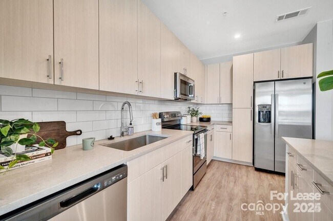 Building Photo - 2020 W Morehead St