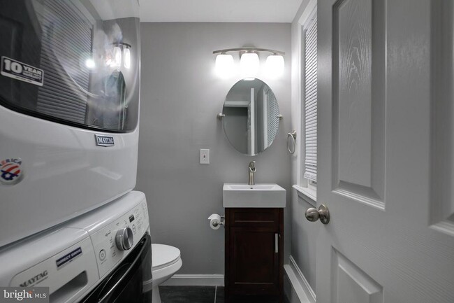 Building Photo - 16 N Bradford St