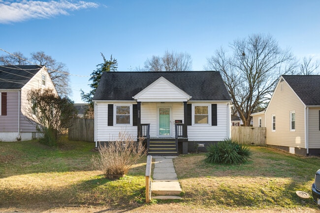 Building Photo - 2629 Dellrose Ave