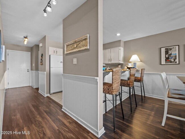 Building Photo - 525 Salter Path Rd