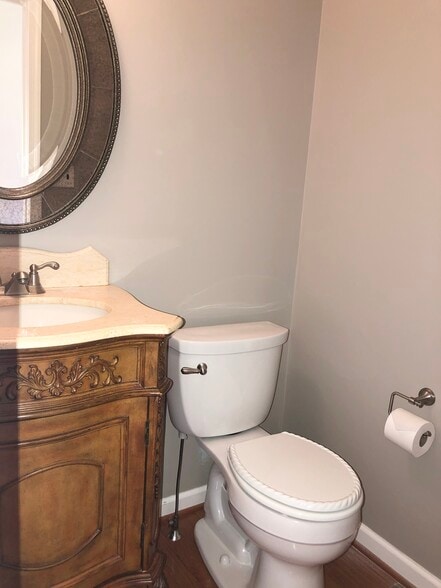 Building Photo - 10 Donagh Ct