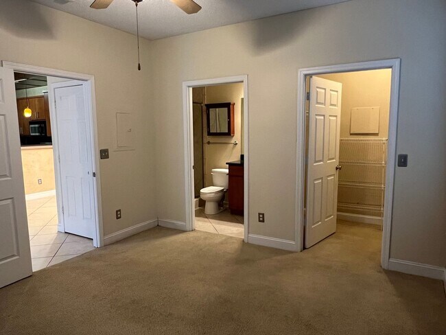 Building Photo - Upgraded First Floor Condo - Estate at Wes...