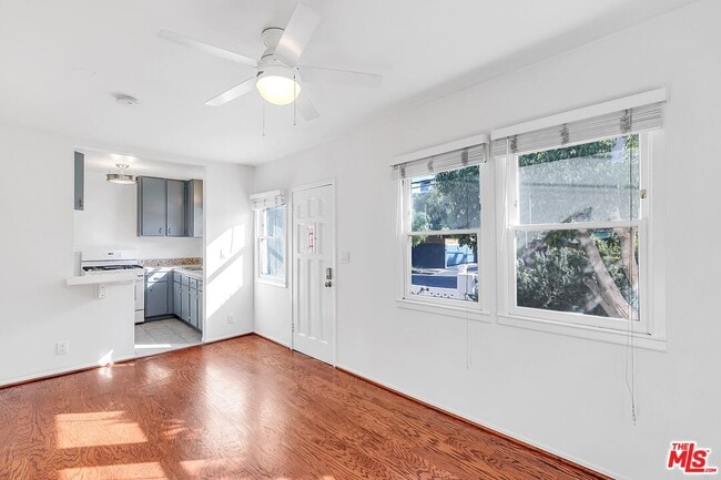 Building Photo - 608 7th Ave